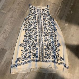 Flowy dress, white and blue floral